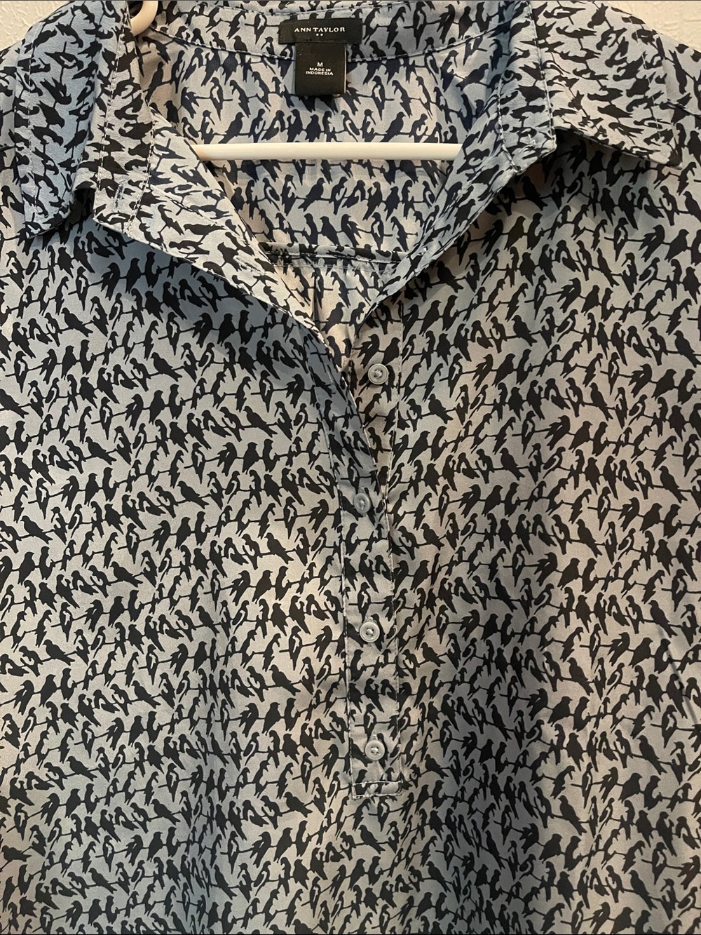Ann Taylor Charming Printed Button-Front Blue-Grey Blouse. Size M. - Picture 4 of 5